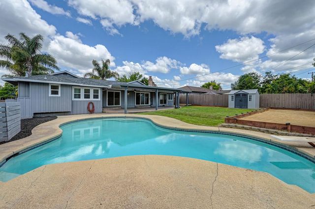 6100 Woodhaven Ave, Carmichael, CA 95608