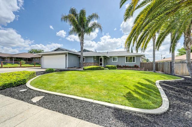 6100 Woodhaven Ave, Carmichael, CA 95608