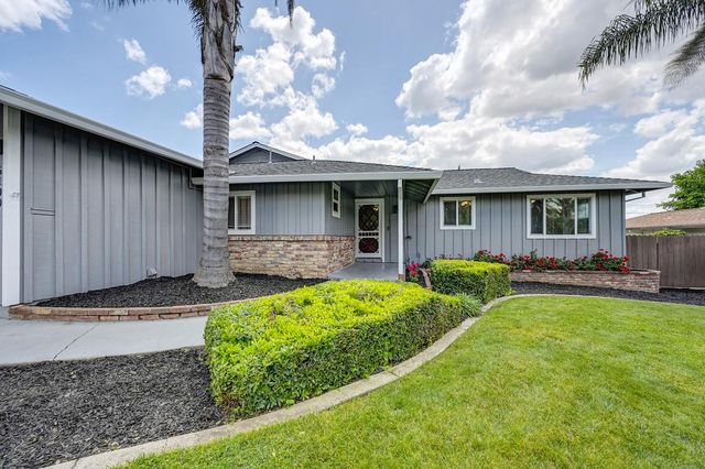 6100 Woodhaven Ave, Carmichael, CA 95608