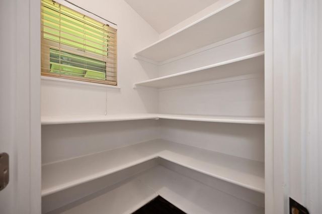 6100 Woodhaven Ave, Carmichael, CA 95608