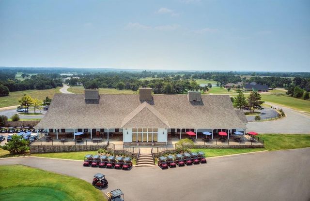 2308 Clubhouse Drive, Blanchard, OK 73010