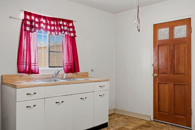 1204 John Street SE, Albuquerque, NM 87102