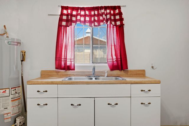 1204 John Street SE, Albuquerque, NM 87102