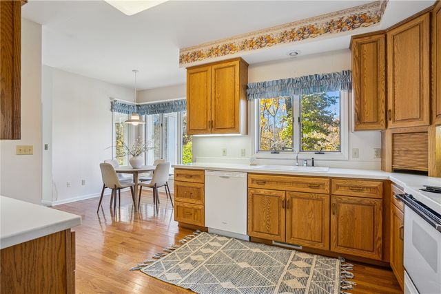 1919 SE Oak Knolls Court, Cedar Rapids, IA 52403