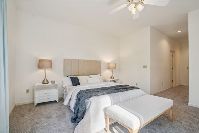 1919 SE Oak Knolls Court, Cedar Rapids, IA 52403