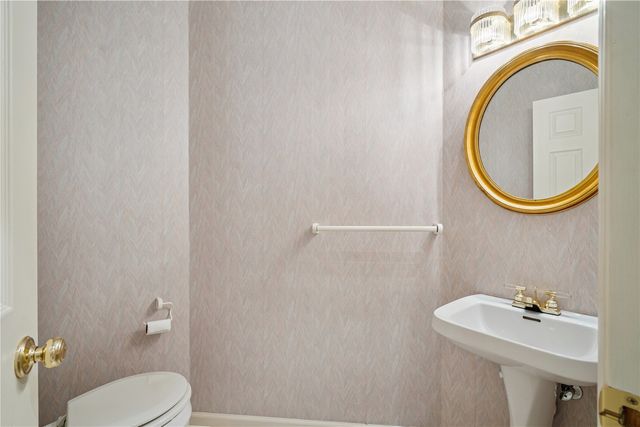 1919 SE Oak Knolls Court, Cedar Rapids, IA 52403