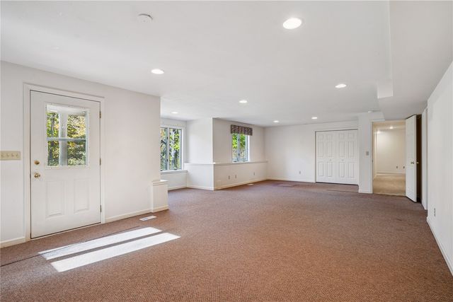 1919 SE Oak Knolls Court, Cedar Rapids, IA 52403