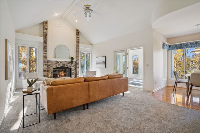 1919 SE Oak Knolls Court, Cedar Rapids, IA 52403