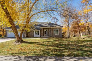 1919 SE Oak Knolls Court, Cedar Rapids, IA 52403
