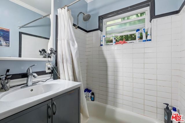 3240 Mcmanus Avenue, Los Angeles, CA 90034