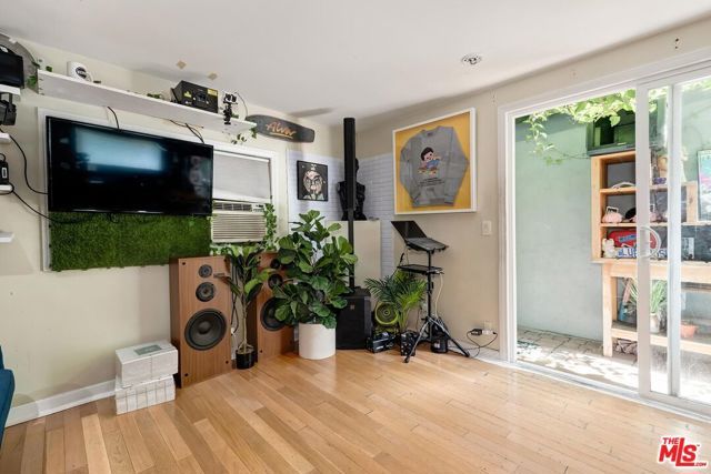 3240 Mcmanus Avenue, Los Angeles, CA 90034