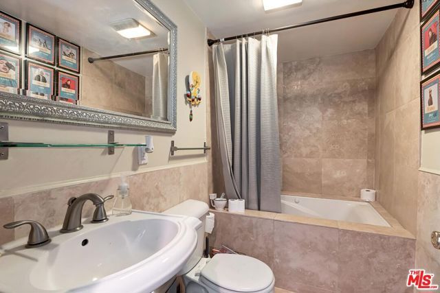 3240 Mcmanus Avenue, Los Angeles, CA 90034