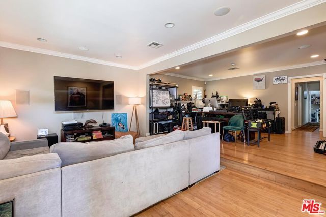 3240 Mcmanus Avenue, Los Angeles, CA 90034