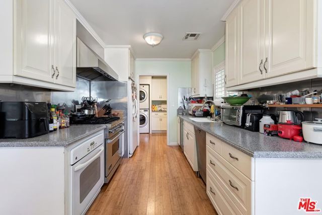 3240 Mcmanus Avenue, Los Angeles, CA 90034