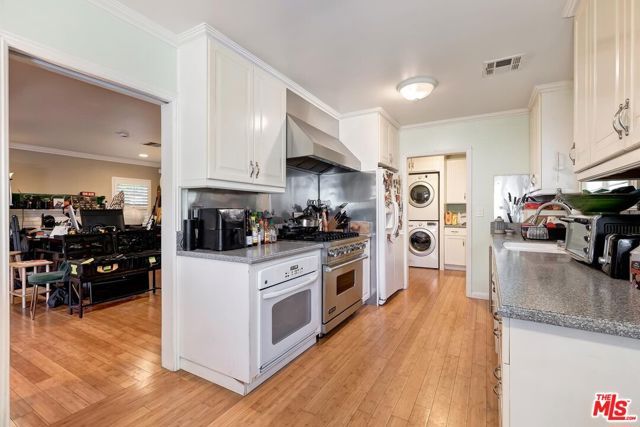 3240 Mcmanus Avenue, Los Angeles, CA 90034