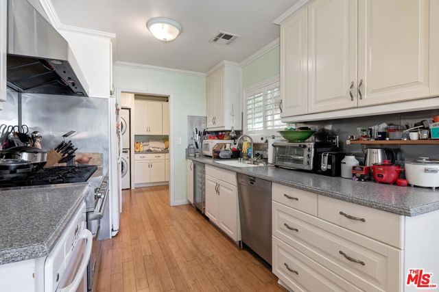 3240 Mcmanus Avenue, Los Angeles, CA 90034