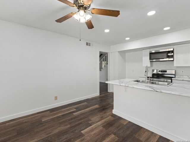 2206 PEACH BLOSSOM ST, San Antonio, TX 78247