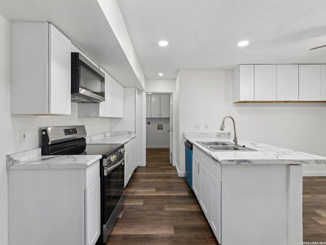 2206 PEACH BLOSSOM ST, San Antonio, TX 78247