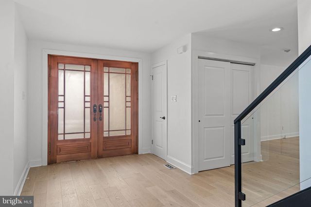 6 CREEKSIDE DR, Ivyland, PA 18974