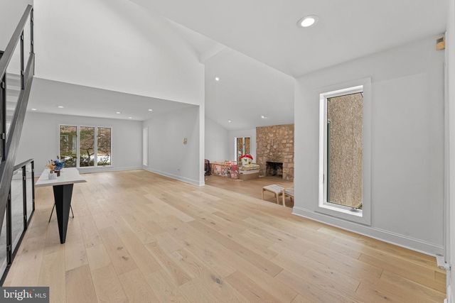 6 CREEKSIDE DR, Ivyland, PA 18974