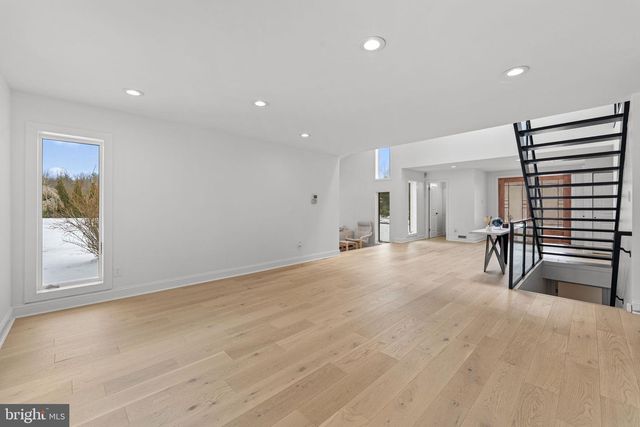 6 CREEKSIDE DR, Ivyland, PA 18974