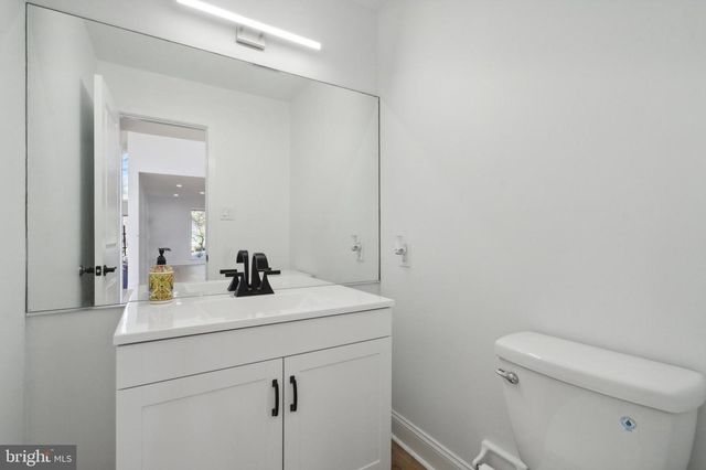 6 CREEKSIDE DR, Ivyland, PA 18974