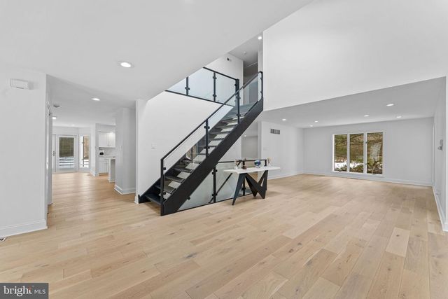 6 CREEKSIDE DR, Ivyland, PA 18974