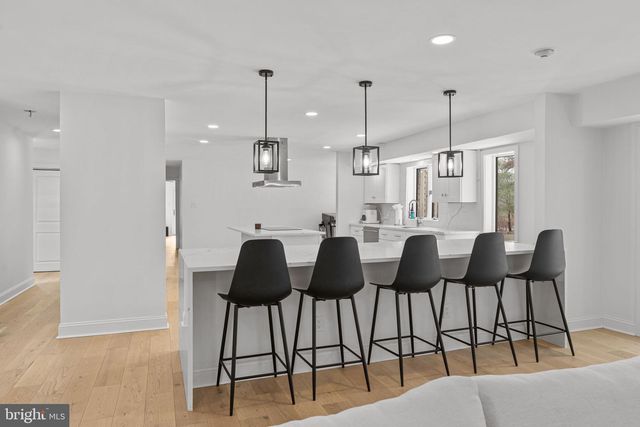 6 CREEKSIDE DR, Ivyland, PA 18974