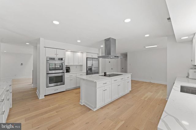 6 CREEKSIDE DR, Ivyland, PA 18974