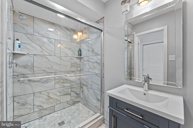 6 CREEKSIDE DR, Ivyland, PA 18974