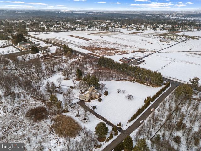 6 CREEKSIDE DR, Ivyland, PA 18974