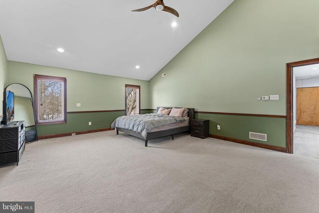 6 CREEKSIDE DR, Ivyland, PA 18974