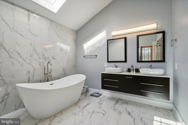 6 CREEKSIDE DR, Ivyland, PA 18974