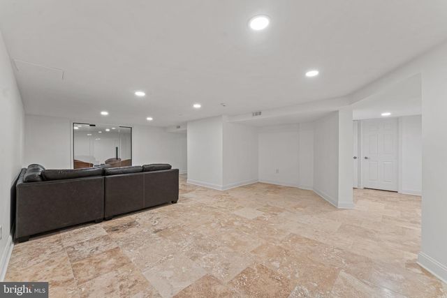 6 CREEKSIDE DR, Ivyland, PA 18974