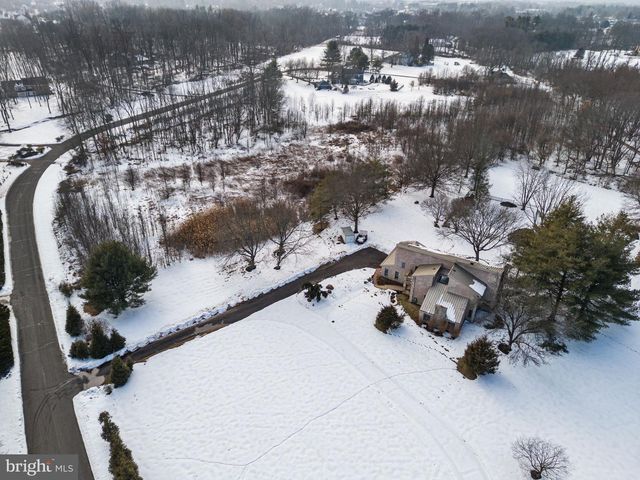 6 CREEKSIDE DR, Ivyland, PA 18974