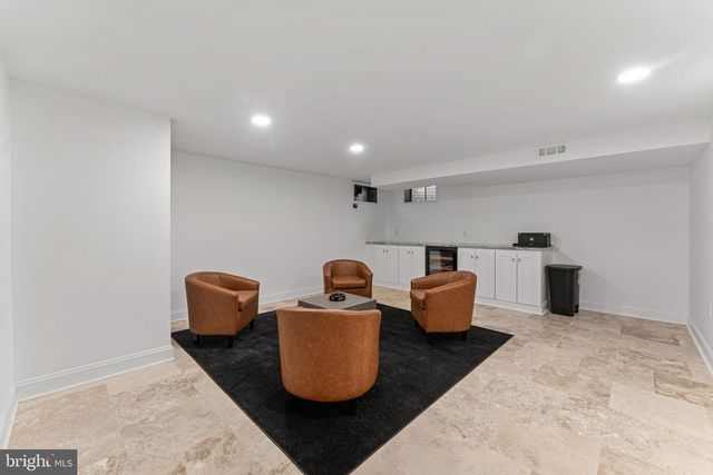 6 CREEKSIDE DR, Ivyland, PA 18974