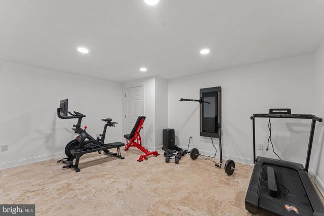 6 CREEKSIDE DR, Ivyland, PA 18974