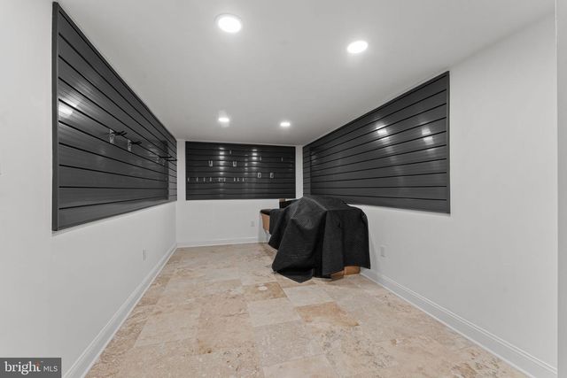 6 CREEKSIDE DR, Ivyland, PA 18974