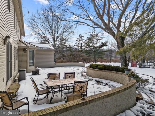 6 CREEKSIDE DR, Ivyland, PA 18974