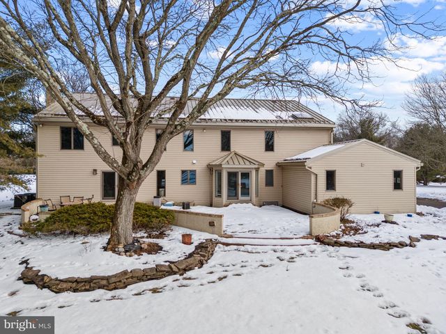 6 CREEKSIDE DR, Ivyland, PA 18974