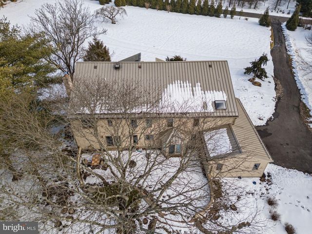 6 CREEKSIDE DR, Ivyland, PA 18974