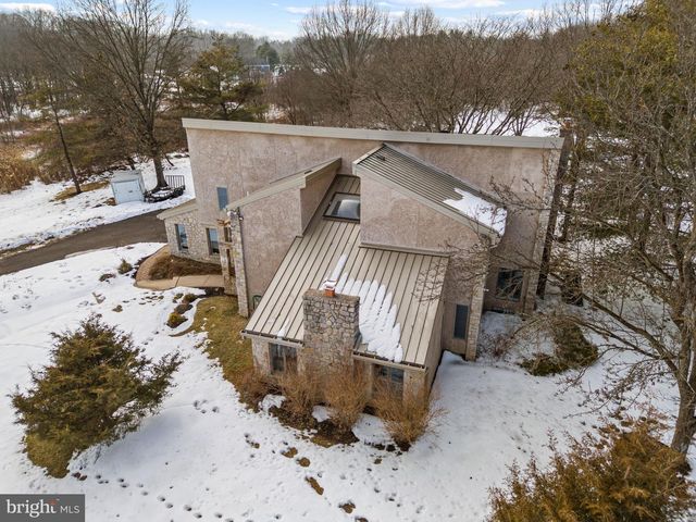 6 CREEKSIDE DR, Ivyland, PA 18974
