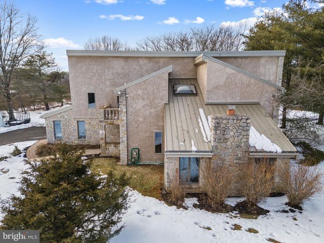 6 CREEKSIDE DR, Ivyland, PA 18974