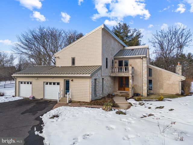 6 CREEKSIDE DR, Ivyland, PA 18974