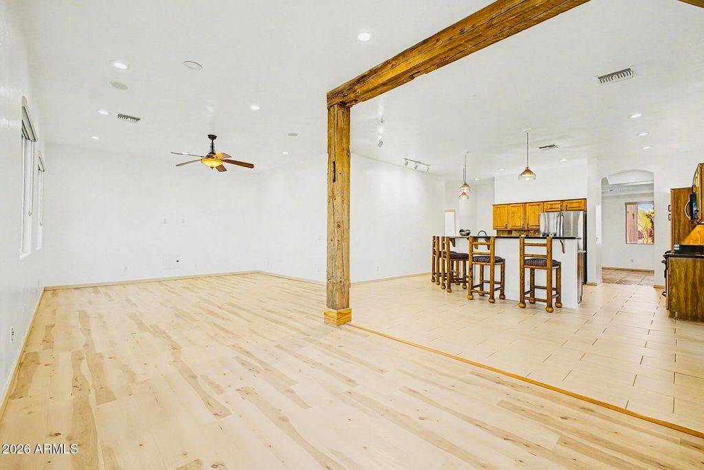 Image 11 of property listing at 36439 N 14TH Street, Phoenix, AZ 85086