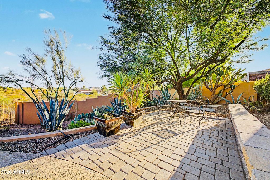 Image 4 of property listing at 36439 N 14TH Street, Phoenix, AZ 85086