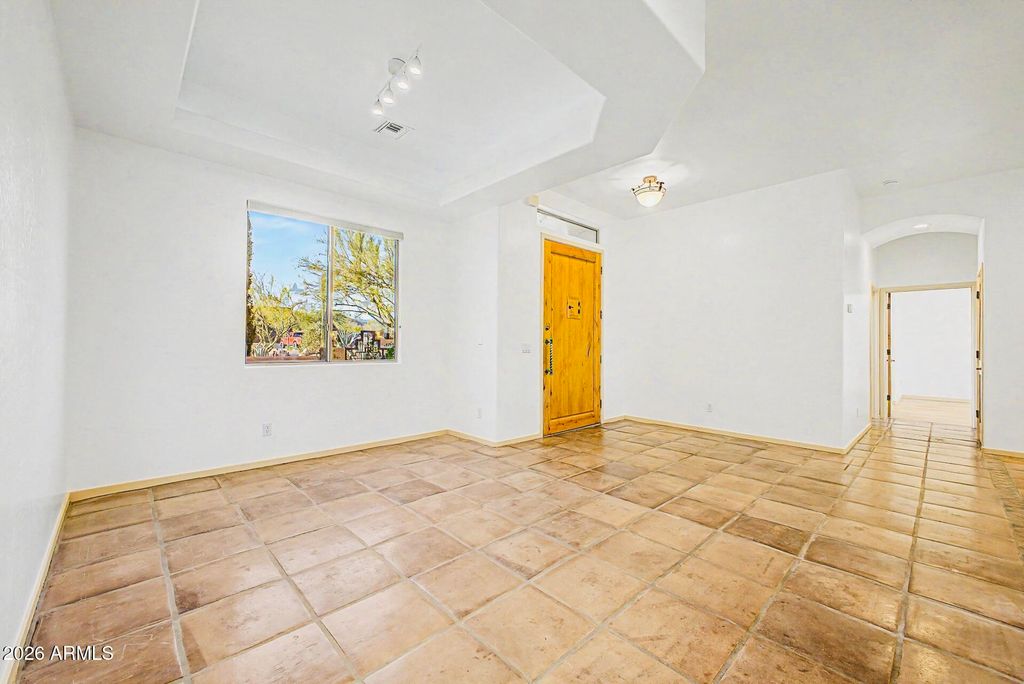Image 6 of property listing at 36439 N 14TH Street, Phoenix, AZ 85086