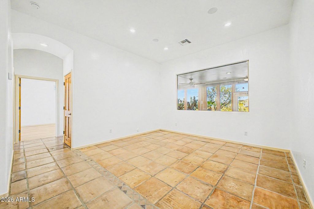 Image 7 of property listing at 36439 N 14TH Street, Phoenix, AZ 85086