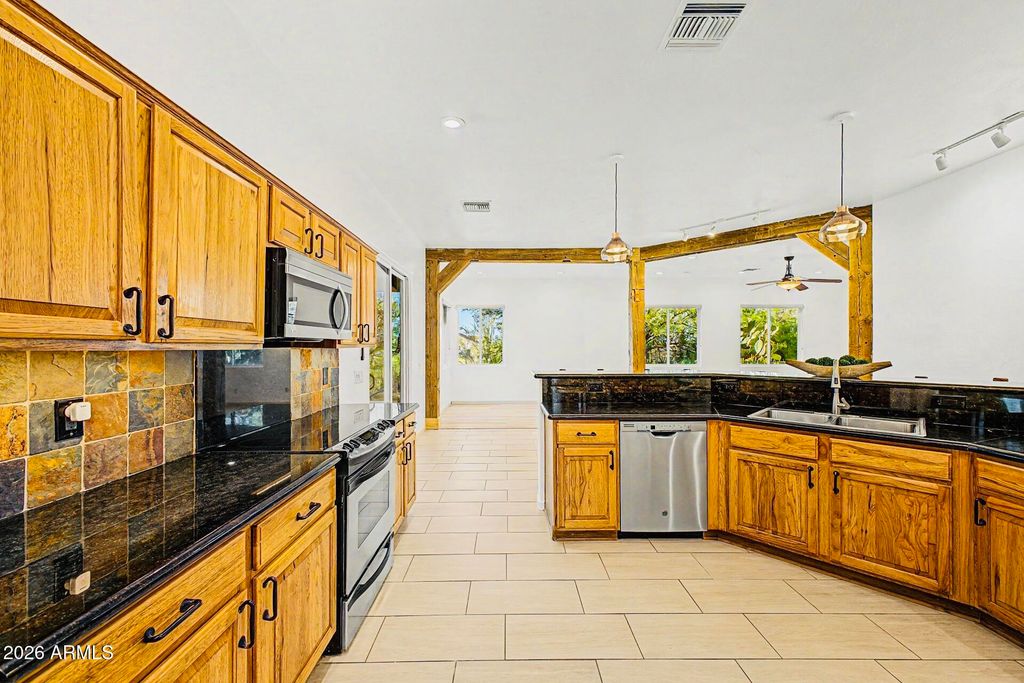 Image 8 of property listing at 36439 N 14TH Street, Phoenix, AZ 85086