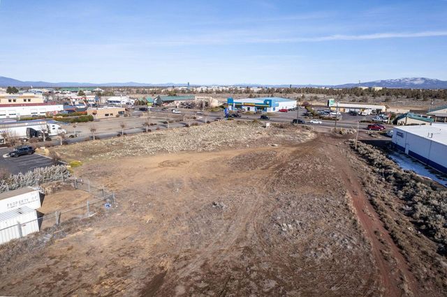 2285 S Hwy 97, Redmond, OR 97756